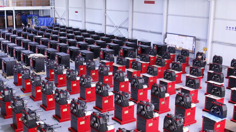 235 MACHINES IN THE FINAL PHASE OF ASSEMBLY