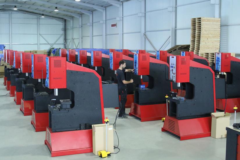 WE’RE ABOUT TO FINISH THE PRODUCTION OF MX700 HYDRAULIC PRESS MACHINES