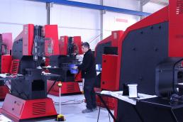 Manufacturing MX700 hydraulic presses