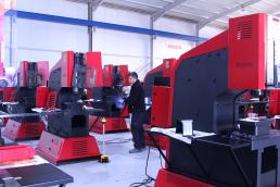 Manufacturing. Hydraulic Presses Machines MX700