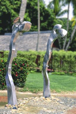 Alacero, Cienfuegos (Cuba).  Doccia scultorea in acciaio per esterno