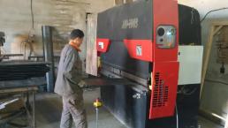 Ahmed Khelladi (Algeria). Hydraulic press brake machine