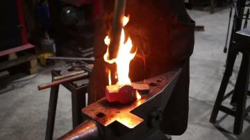 Vídeo: Cómo forjar un Martillo de Peña Grande Paso a Paso | Taller Fantastic Factory Studio