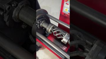 Vídeo: Forjamento a frio de pinhas ornamentais